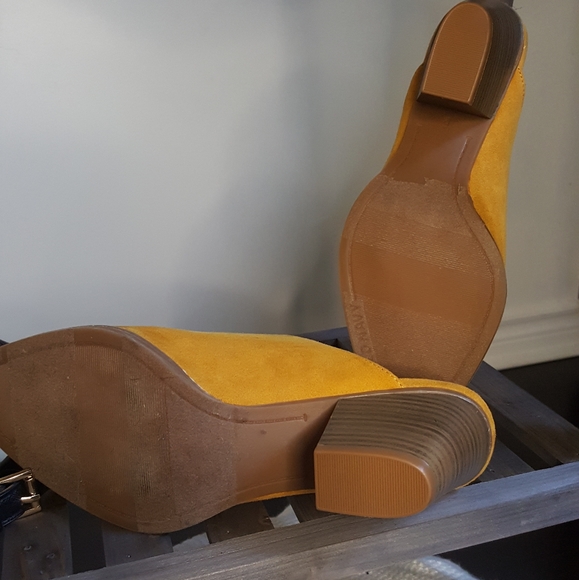 Old navy faux suede heels - Picture 3 of 4